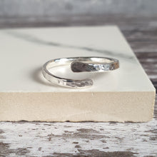 Hammered Cross Over Adjustable Ring