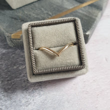 yellow gold v shaped band ring